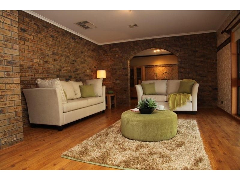 5 Cedar Drive, Ascot VIC 3551