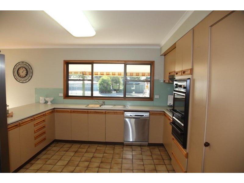 5 Cedar Drive, Ascot VIC 3551