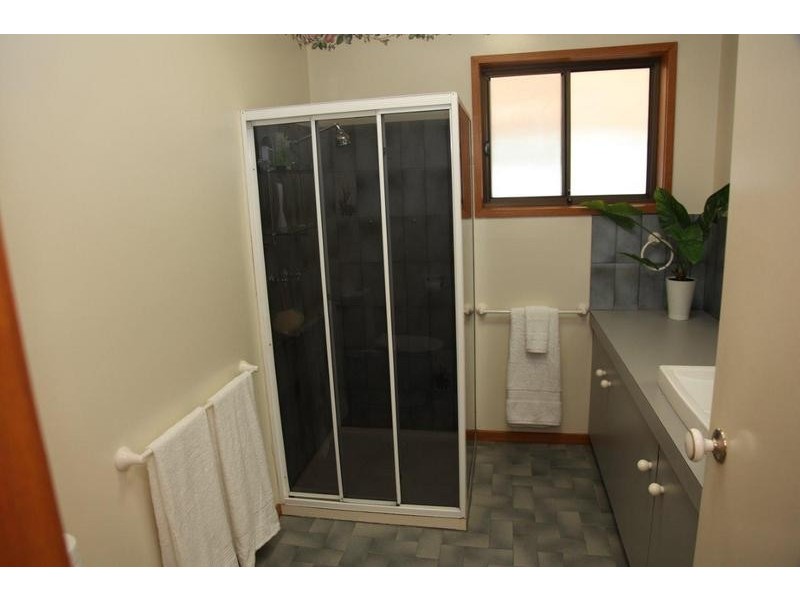 5 Cedar Drive, Ascot VIC 3551