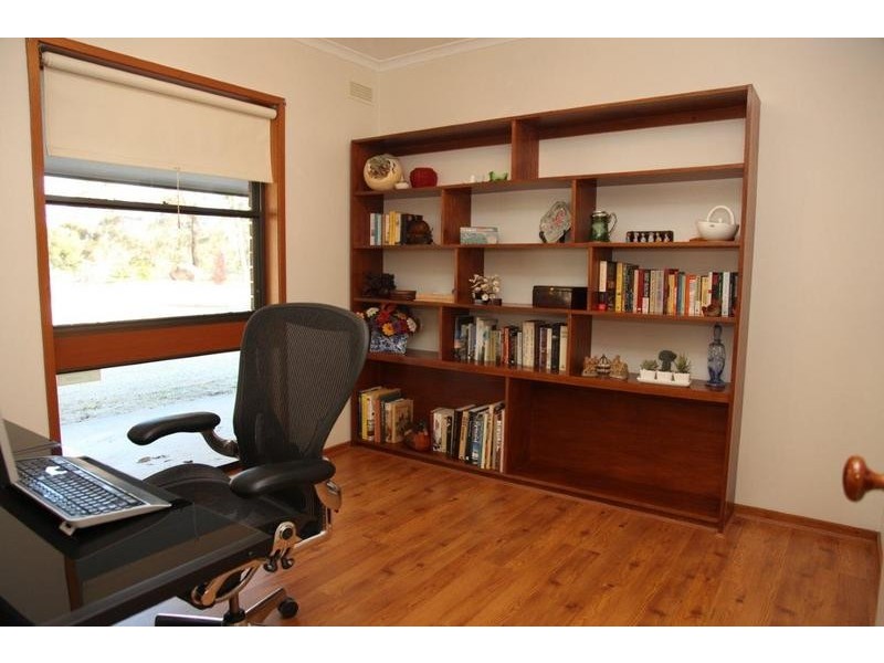 5 Cedar Drive, Ascot VIC 3551