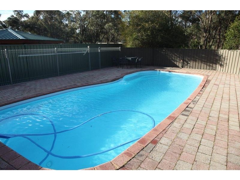 5 Cedar Drive, Ascot VIC 3551