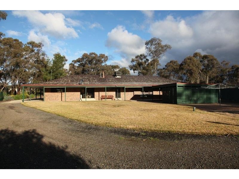 5 Cedar Drive, Ascot VIC 3551