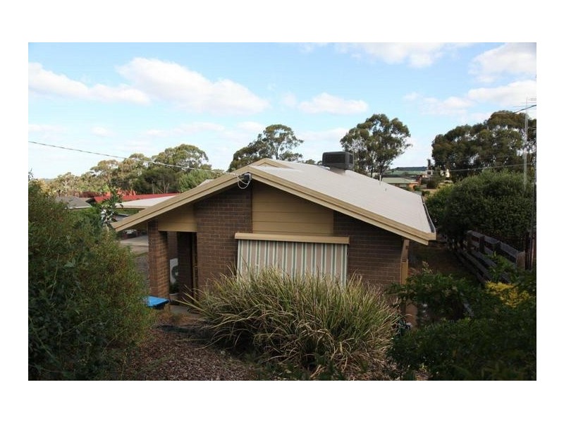 8 Taplan Court, Golden Square VIC 3555