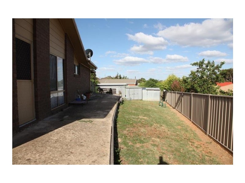 8 Taplan Court, Golden Square VIC 3555