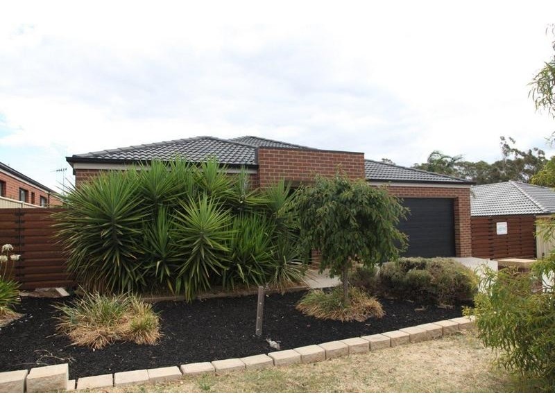 10 Bellbird Drive, California Gully VIC 3556