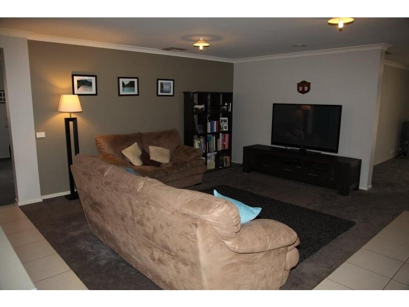 10 Bellbird Drive, California Gully VIC 3556