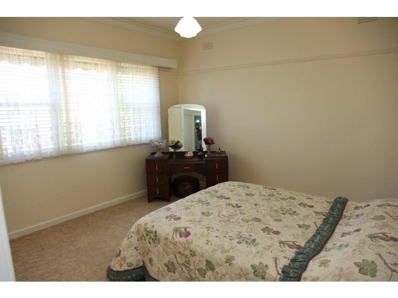 25 Buckley Street, Long Gully VIC 3550