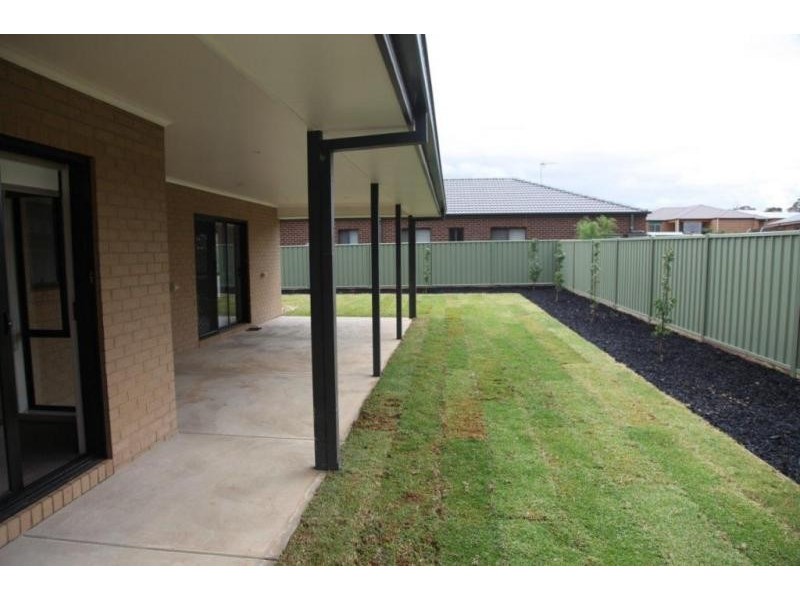 35 Sanctuary Boulevard, Maiden Gully VIC 3551