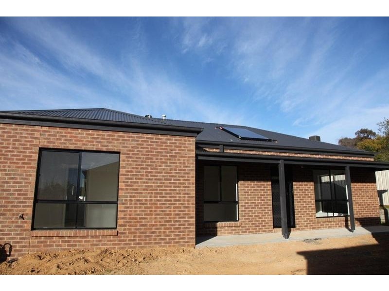 2/100 Spring Gully Road, Spring Gully VIC 3550