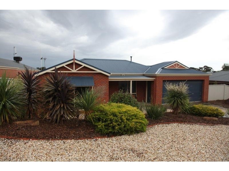 2 Grevillea Avenue, Kangaroo Flat VIC 3555