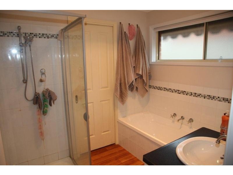 2 Grevillea Avenue, Kangaroo Flat VIC 3555