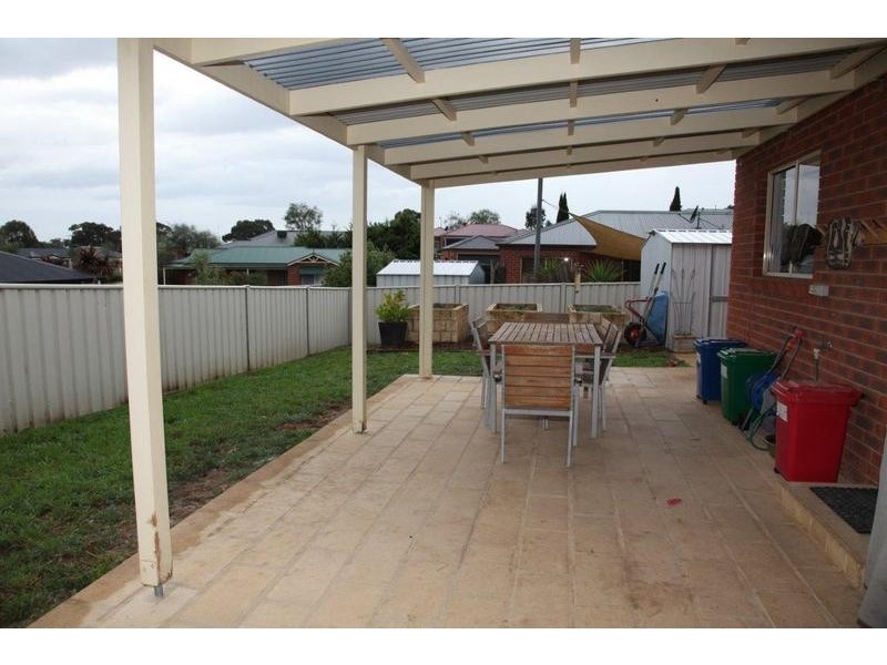 2 Grevillea Avenue, Kangaroo Flat VIC 3555