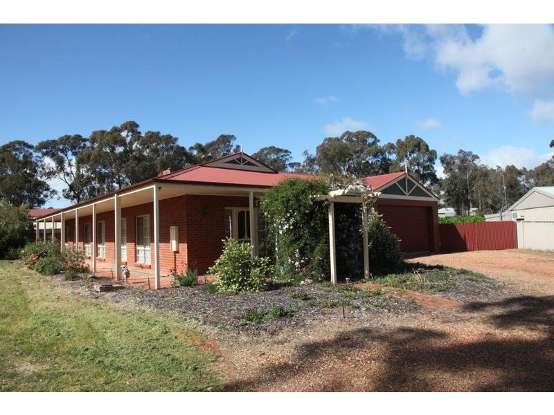 11 Peake Court, Ascot VIC 3364