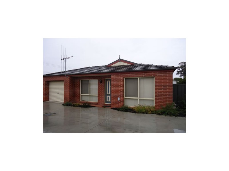 2/27 Little Breen Street, Quarry Hill VIC 3550