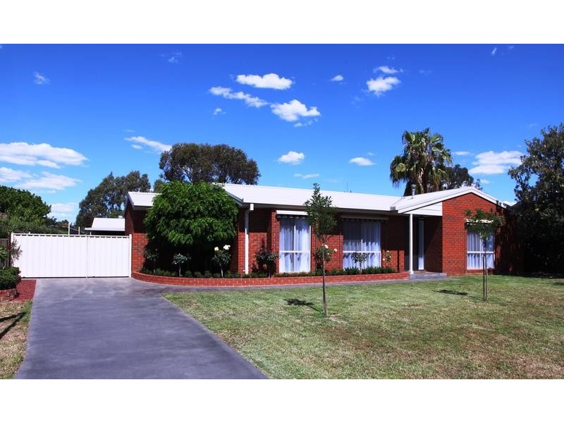 11 Robertson Street, Epsom VIC 3551
