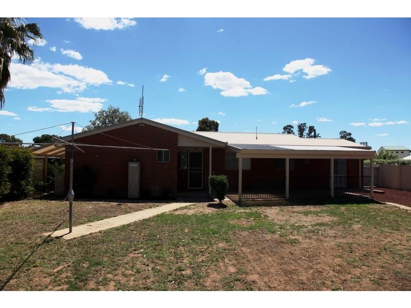11 Robertson Street, Epsom VIC 3551