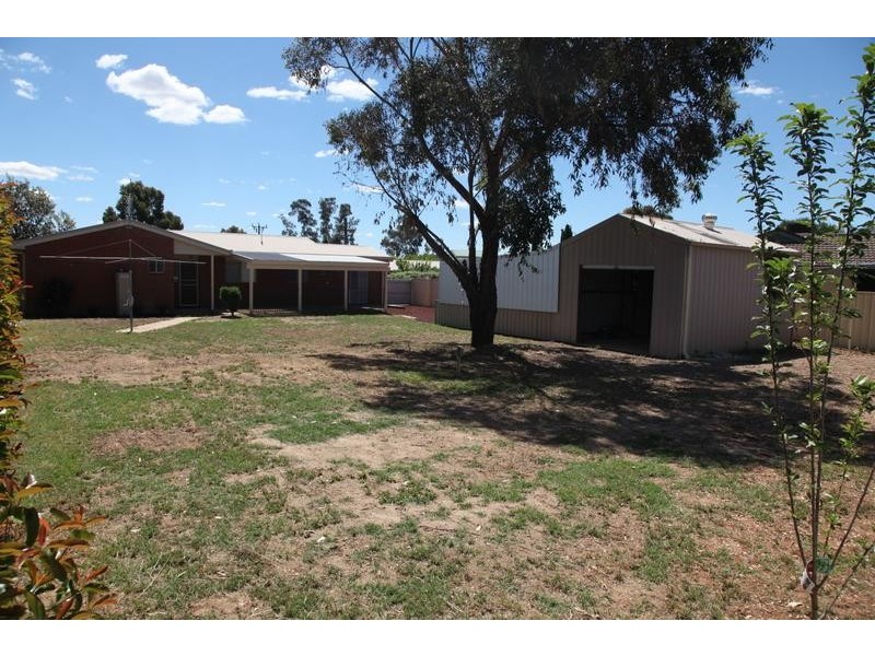 11 Robertson Street, Epsom VIC 3551