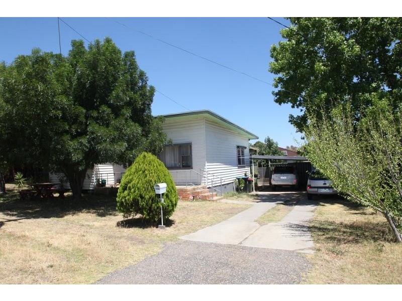 18 Lansell Street, Kangaroo Flat VIC 3555