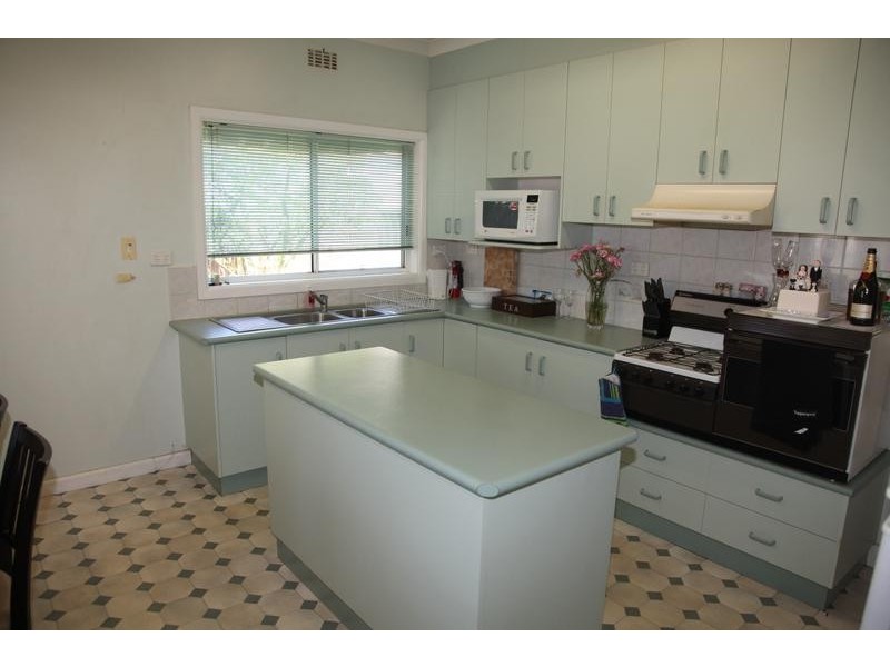 18 Lansell Street, Kangaroo Flat VIC 3555