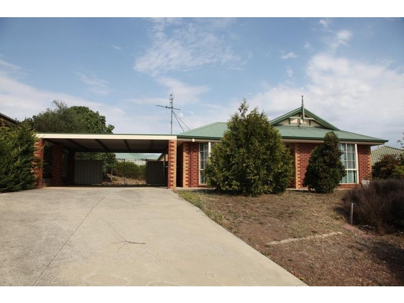 33 Pattison Street, Kangaroo Flat VIC 3555