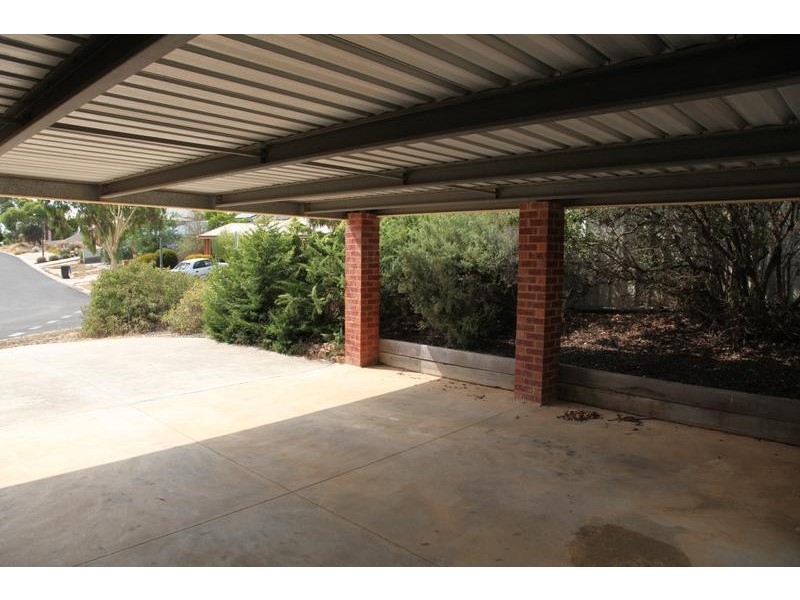 33 Pattison Street, Kangaroo Flat VIC 3555