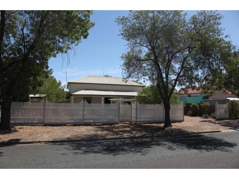 17 Grant St, Goornong VIC 3557