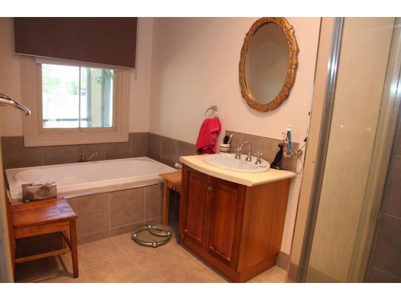 17 Grant St, Goornong VIC 3557