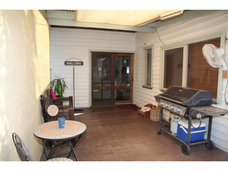 17 Grant St, Goornong VIC 3557