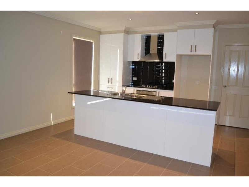 2/19A Sterry Street, Golden Square VIC 3555