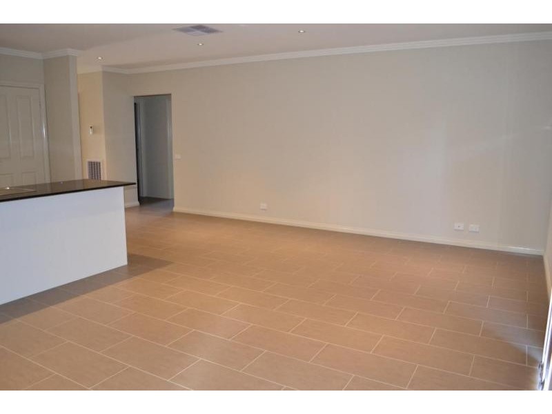 2/19A Sterry Street, Golden Square VIC 3555