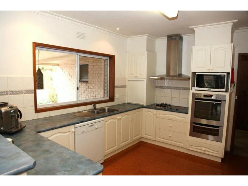 8 Parkview Drive, Serpentine VIC 3517