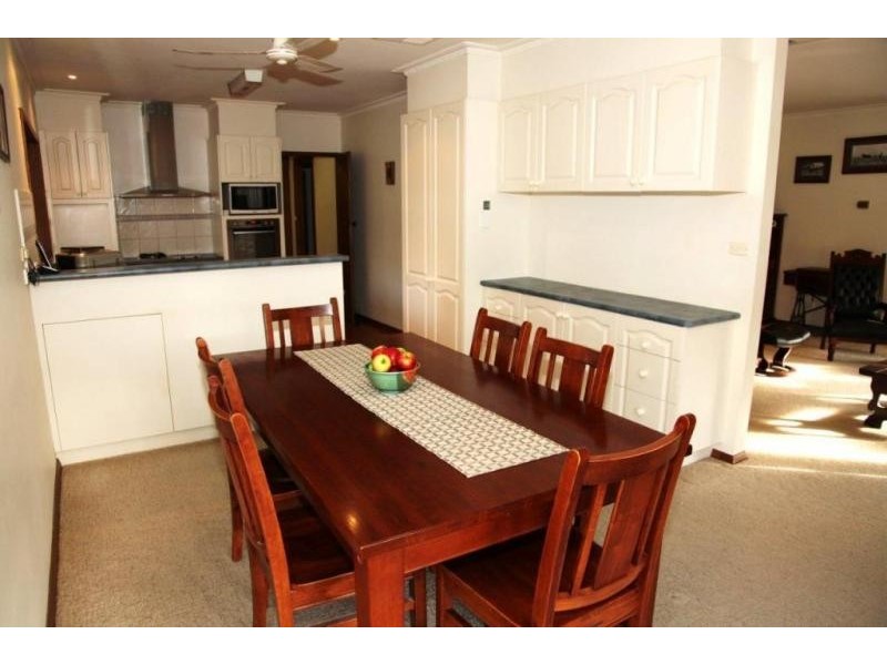 8 Parkview Drive, Serpentine VIC 3517