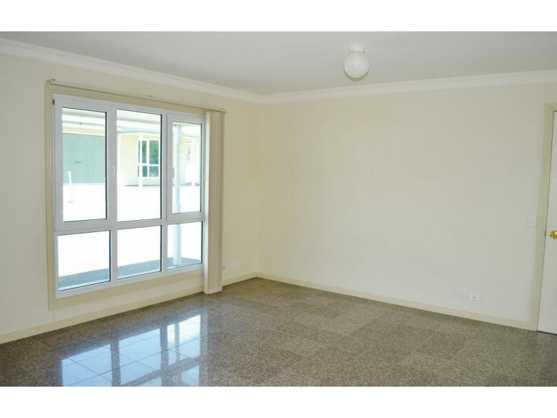 1/16A Emmett Street, Golden Square VIC 3555