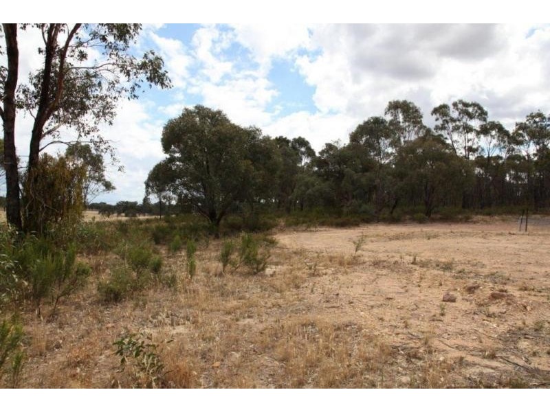 16 Lynch Lane, Longlea VIC 3551