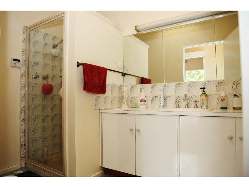 8 Nelson Street, East Bendigo VIC 3550