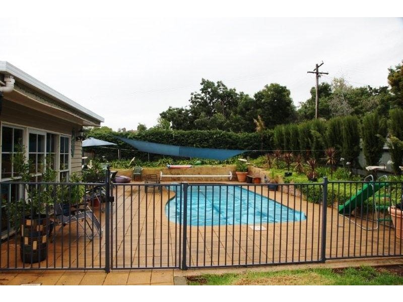 8 Nelson Street, East Bendigo VIC 3550