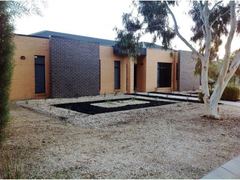 3 Ruby Street, White Hills VIC 3550