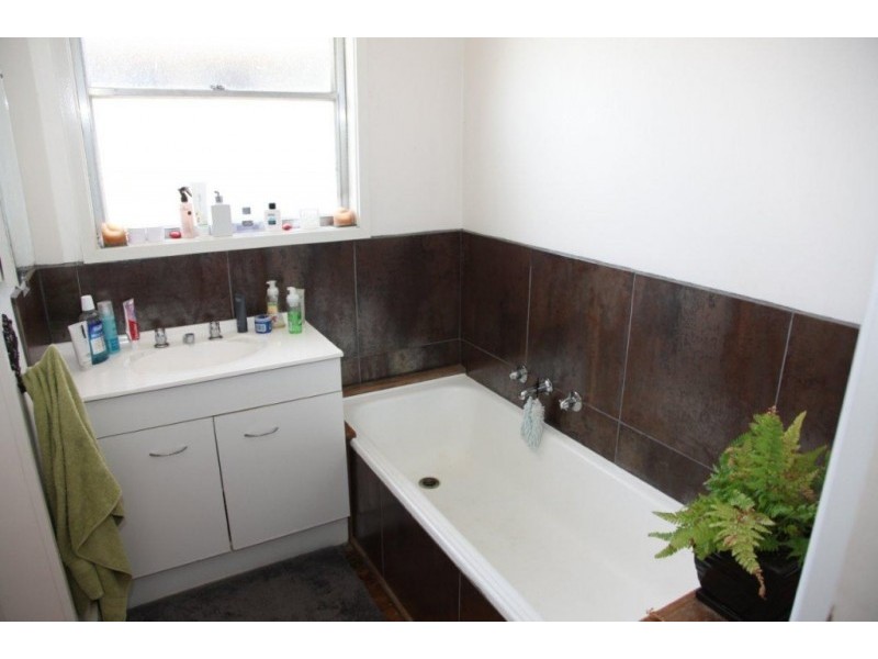 27 Bright St, California Gully VIC 3556