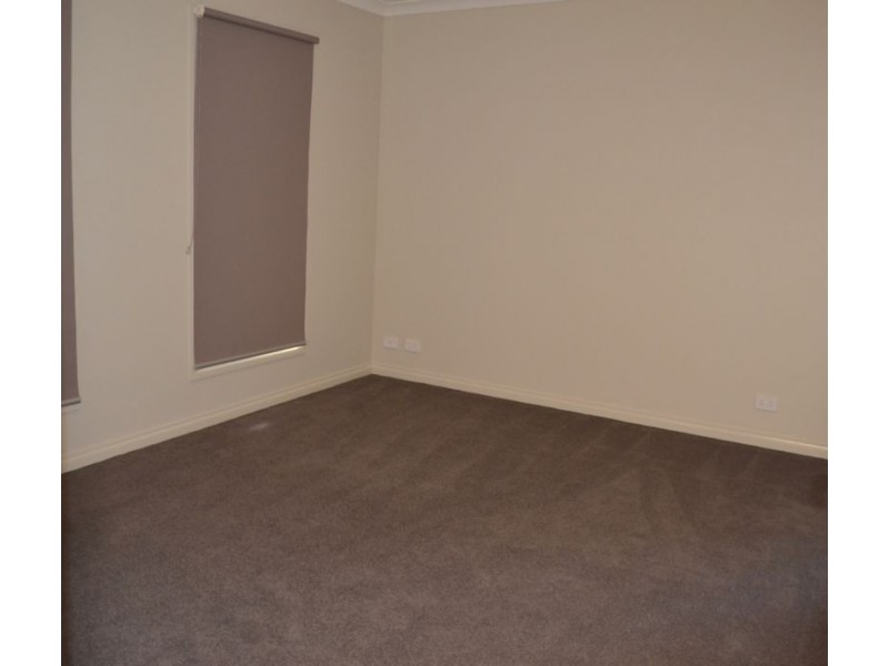 2/19A Sterry Street, Golden Square VIC 3555