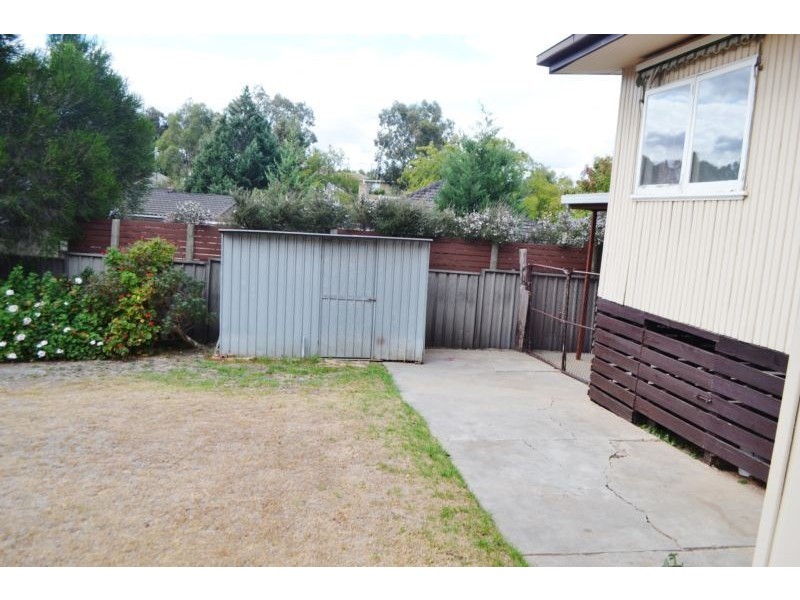 1 Leigh Avenue, Kennington VIC 3550