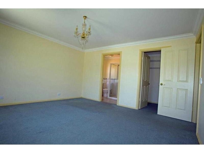 2/15 Claire Court, Kennington VIC 3550