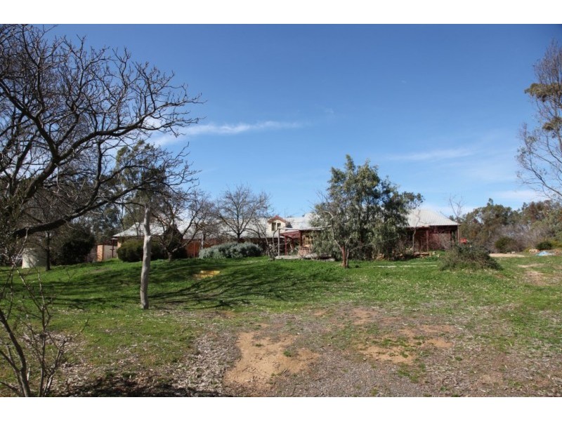 942 Kurting Road, Kingower VIC 3517