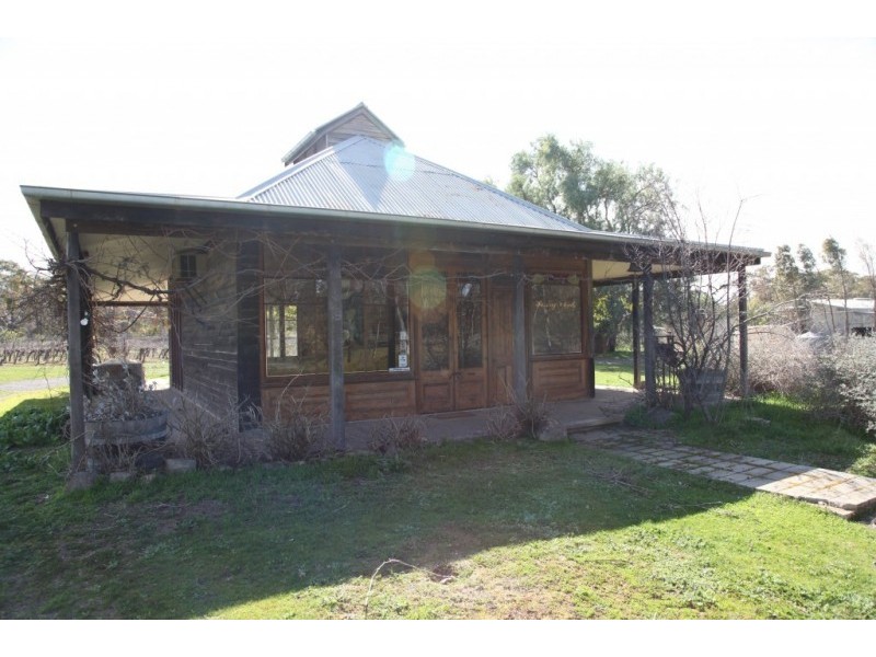 942 Kurting Road, Kingower VIC 3517