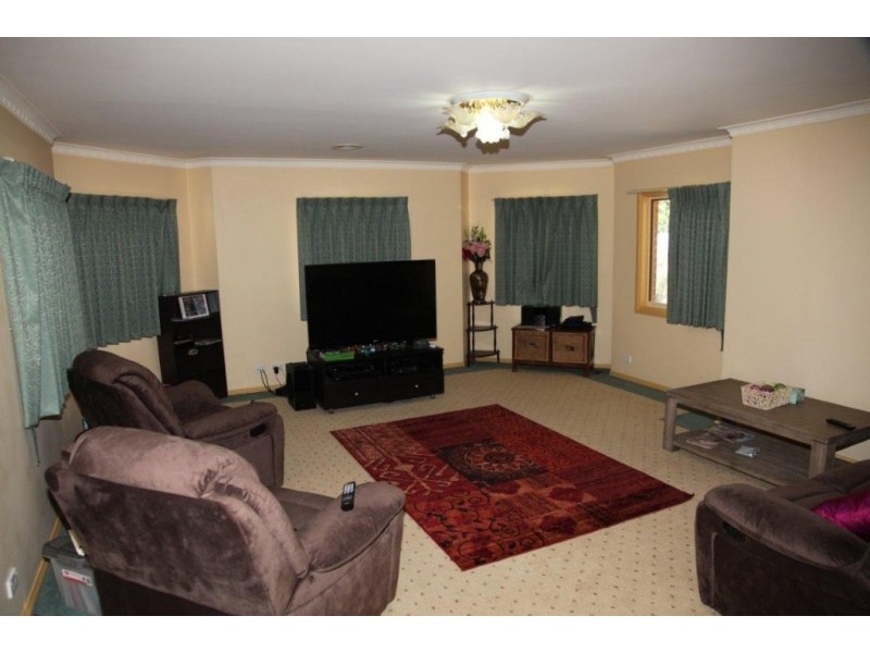 1 Kate Close, Kennington VIC 3550