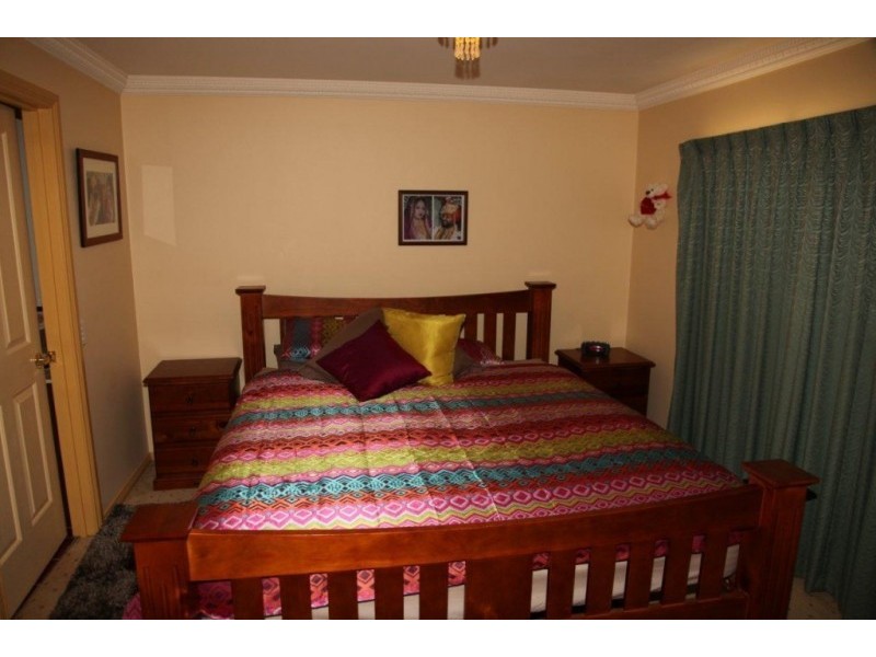 1 Kate Close, Kennington VIC 3550