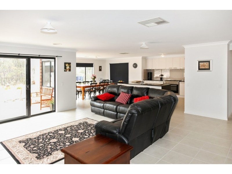 14 Botany Drive, Junortoun VIC 3551