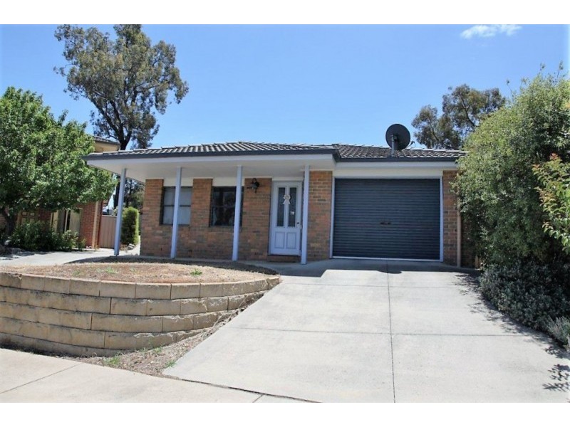 2/17 Claire Court, Kennington VIC 3550
