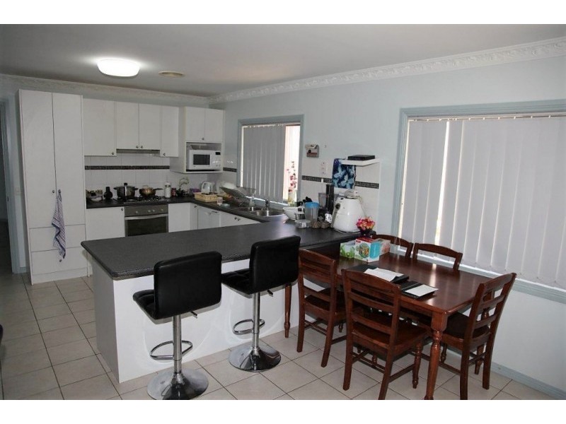 2/17 Claire Court, Kennington VIC 3550