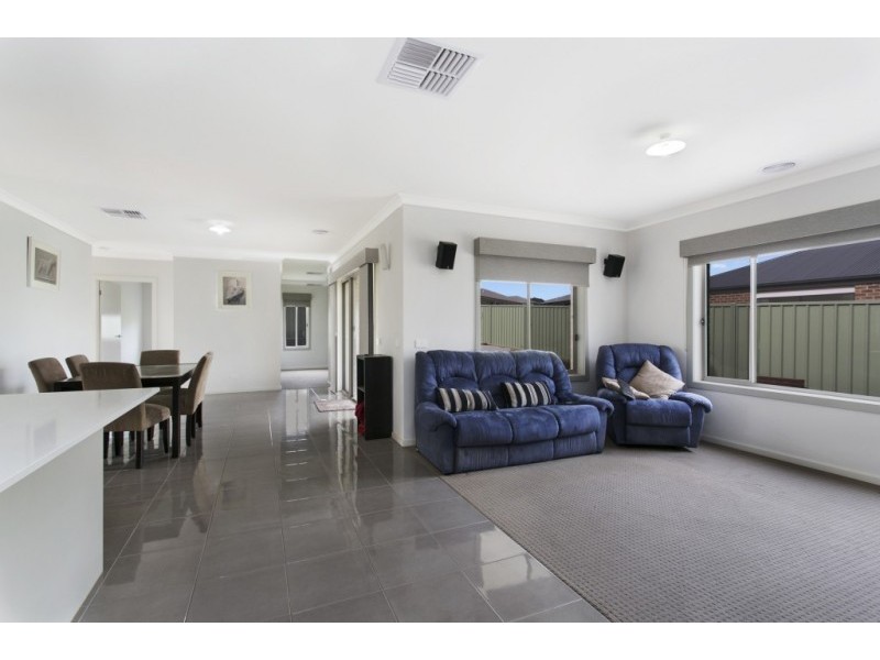 3 CABERNET DRIVE, Maiden Gully VIC 3551