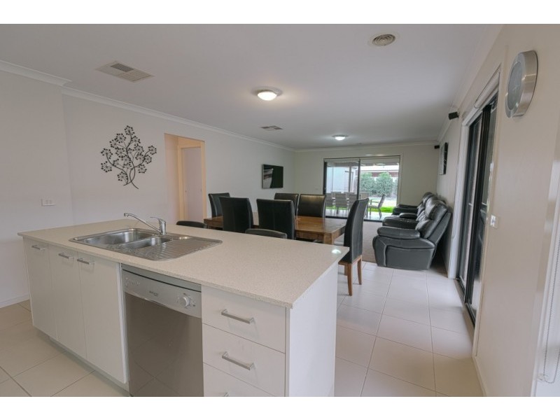 16 O’Neill Court, Epsom VIC 3551